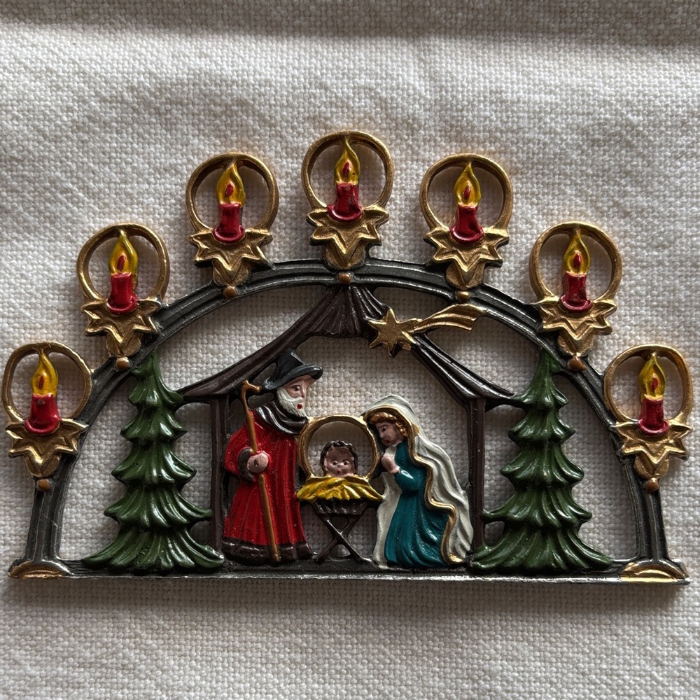 German Holiday Candle Arch with Nativity Scene - Picture 5 of 6
